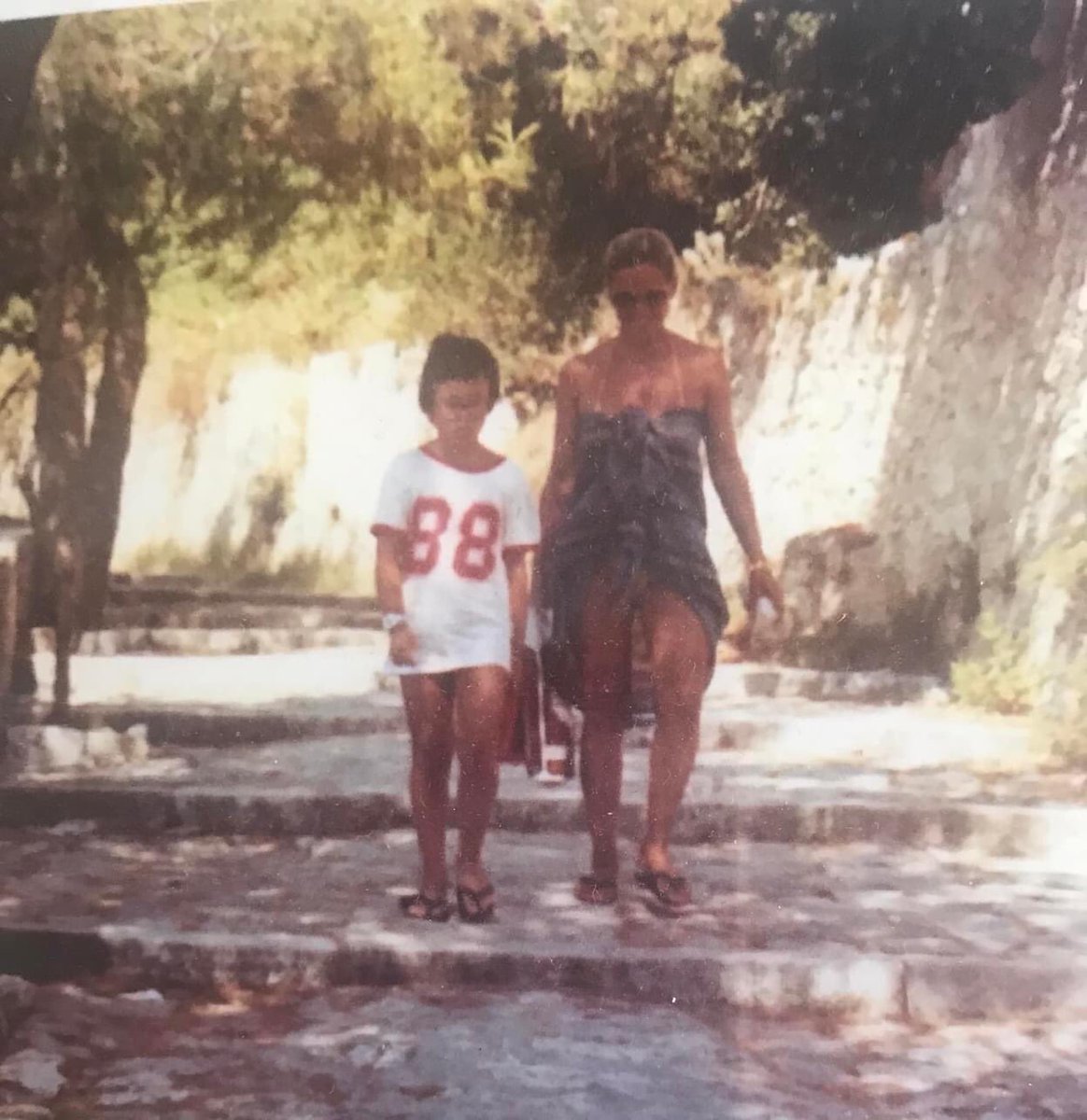 VIOLA_MARTELLA's tweet photo. #ConHesse a @SalaLettura “ Dove si crea un’opera, dove si continua un sogno, dove si pianta un albero, si partorisce un bimbo, la’ opera la vita e si è aperta una breccia nell’oscurità del tempo.”( Hermann Hesse) Sperlonga 📸 @adelestancati https://t.co/PO576hcetK