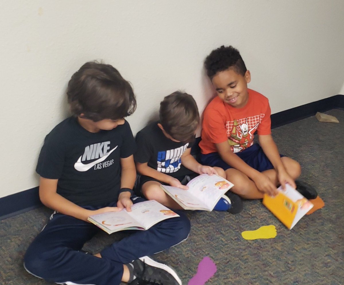LindoraBiggers's tweet photo. We love our StuCo helpers! Readers make leaders! ❤ https://t.co/S8N0zuAsTc