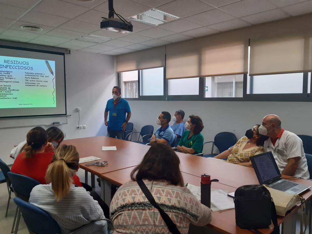 delatorrepaco's tweet photo. Concluimos esta semana las sesiones clínicas de gestión ambiental @SaludAPMalaga   hoy en C.S. Alhaurin el Grande, ayer C.S. Puerta Blanca y el martes en C.S Capuchinos,con @EnriqueCobaleda agradeciendo a todos sus profesionales su asistencia, motivación y profesionalidad https://t.co/IoZXyPA6yu