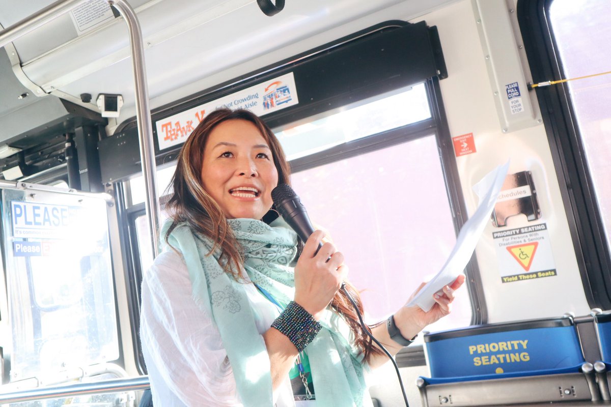 Readby4th's tweet photo. When it comes to celebrating literacy, we're on a roll. Check out these playful learning buses! #readingpromise #philly @WilliamPennFdn @playfullearng https://t.co/j4zJwd7HqL