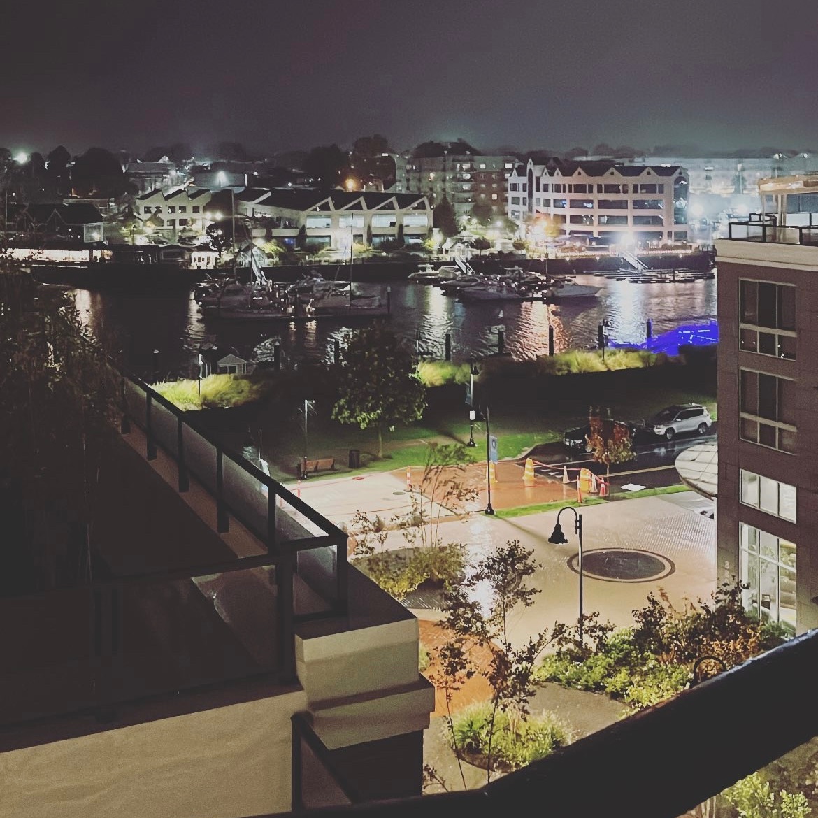 Dreamy fall nights in Harbor Point 🌃🌙 

Share your pics for a chance to be featured on @harborpointstamford
Photo credit: @shelbymusso

#bltliveworkplay
#lovewhereyoulive
#stamfordct
#harborpoint
#nighttimeviews