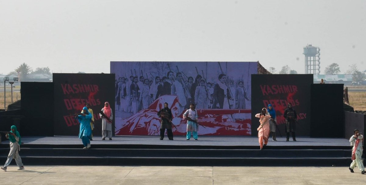 ChinarcorpsIA's tweet photo. #ShauryaDiwas2022 was celebrated at Old Airfield #Srinagar to commemorate the 1st Air Landed ops by the #IndianArmy to defend J&amp;K during Indo-Pak War 1947-48. Hon'ble RM, Hon'ble LG J&amp;K, COAS, #ArmyCdrNC, veterans &amp; citizens witnessed the grand event.

#SavioursofKashmir47
@adgpi https://t.co/NNjEAtQD5c