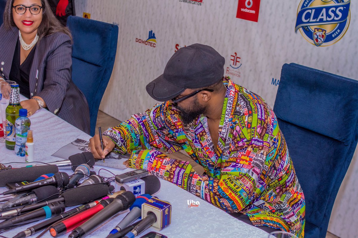 JohnnyLyba's tweet photo. Nous étions présents pour accompagner l’artiste @fallyipupa01 à sa conférence de #Presse . Nous vous invitons à venir nombreux ce 29 Octobre pour l’honneur de la musique et la culuture congolaise. @BralimaSA @Rawbank_sa @Vodacomcongo https://t.co/3d76GydvZx