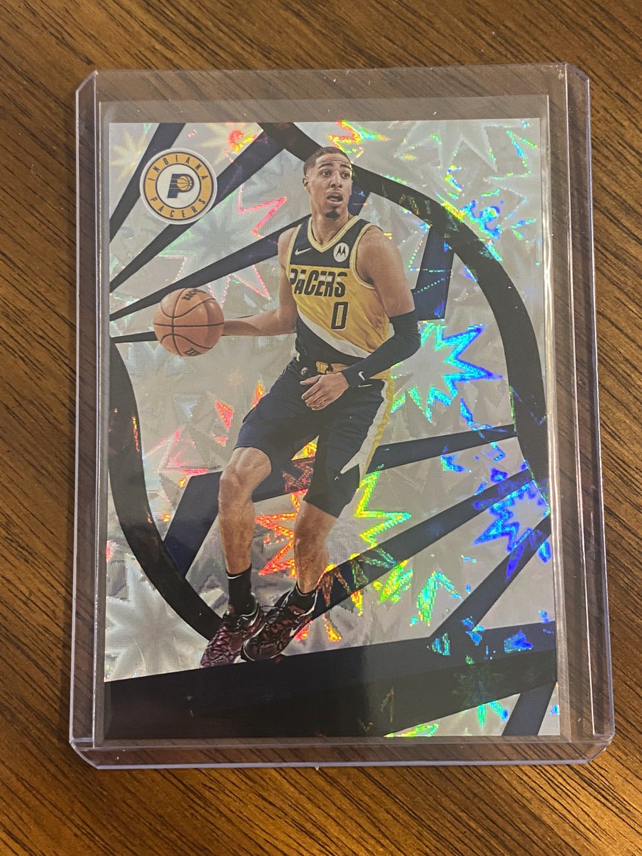 therealstorey1's tweet image. I think something is missing with these two cards. #printingerror @PaniniAmerica ran out of blue. Added an eBay listing for context.