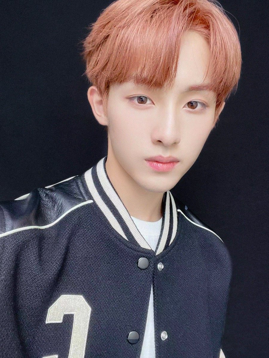 yuwinterbuys's tweet photo. ✨#WINWIN BIRTHDAY GIVEAWAY ✨

1 winner of Leekbong (must be willing to wait)
2 winners of 500
5 winners of 100
- rt, like, follow
- reply with #WINWIN picture and hashtags! 💚

#25YearsOfWINderland 
#HappyWinwinDay
#董思成当下正好Just25
#언제나_함께_렛츠윈윈 https://t.co/Gcpo2XR4Tm
