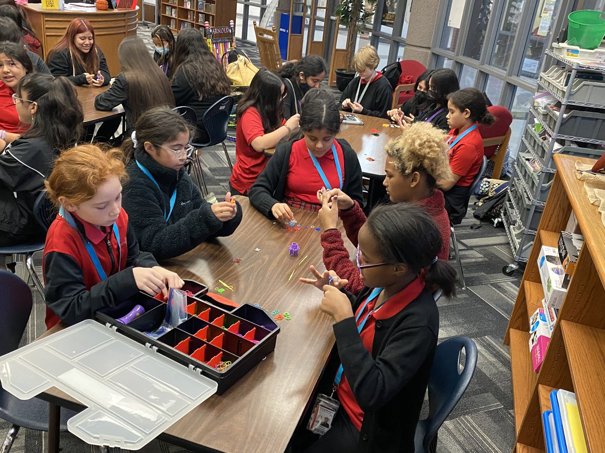 YWLAArnoldGirls's tweet photo. #YWLA scholars enjoy visiting while making friendship bracelets in the library maker space this morning. #ywpn #ywlalibrary #ywlamakerspace #gpisd #gpisdlibraries #ywlasisterhood @grandprairieisd @ywprep @gpisdlibraries https://t.co/FATnuYmfDj