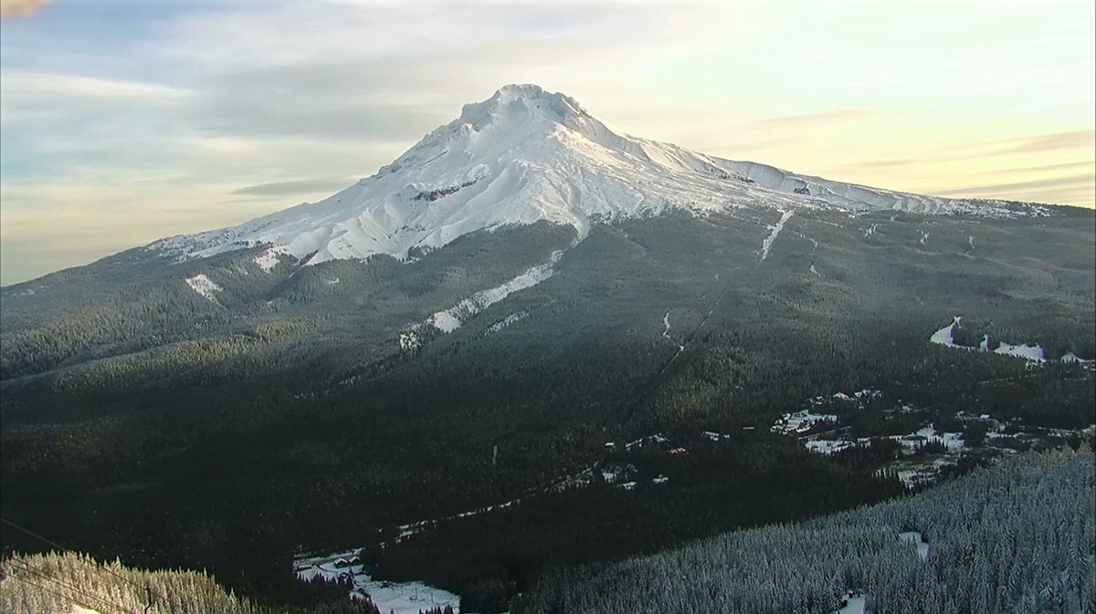 WeatherJefe's tweet image. Oh my Hoodness!

Check out this before &amp;amp; after shot of Mt. Hood (October 19th vs. October 27th). Drastic change in about a week's time! #ORwx