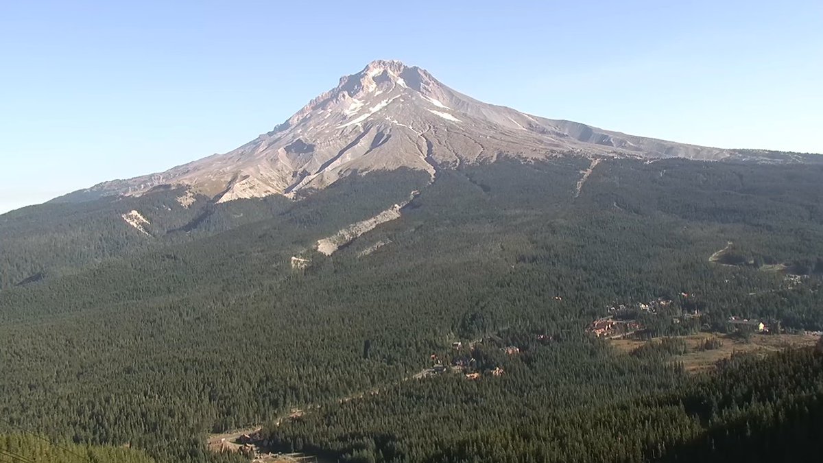 WeatherJefe's tweet image. Oh my Hoodness!

Check out this before &amp;amp; after shot of Mt. Hood (October 19th vs. October 27th). Drastic change in about a week's time! #ORwx