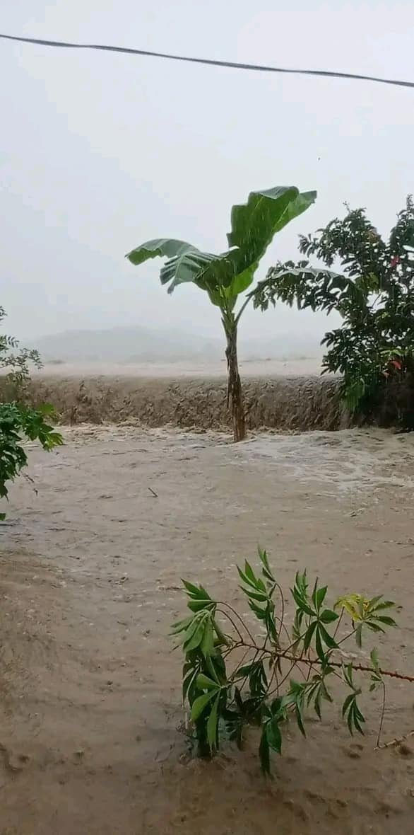 iconnics_'s tweet image. Different parts of Aklan province were submerged in floodwater due to the tropical storm.

AKLAN NEEDS HELP
#PaengPH
#PrayforAklan 
#AklanNeedsHelp