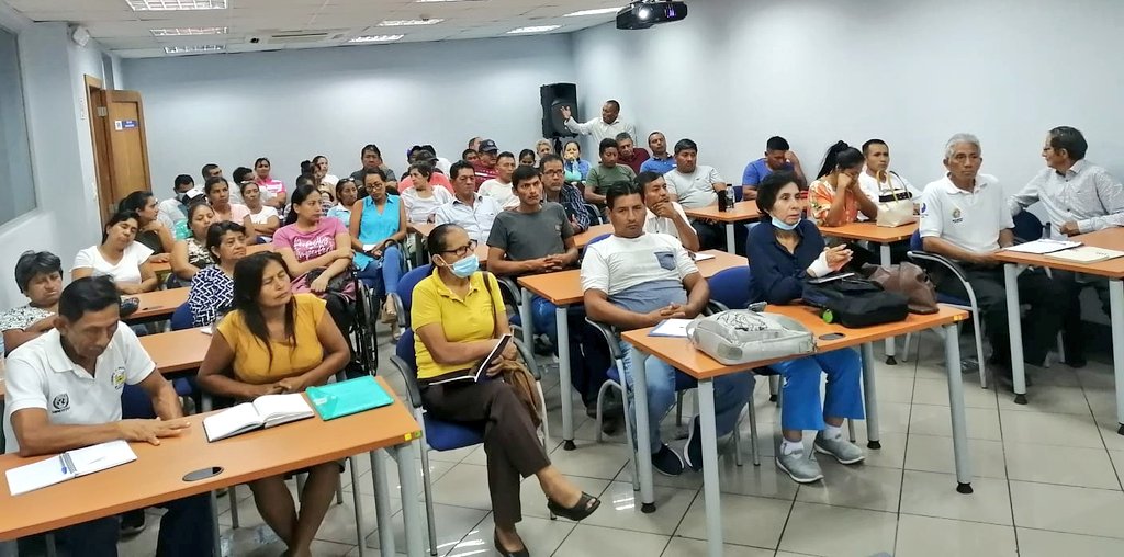 DeysiFonsecaJ's tweet photo. Capacitamos a las “Juntas de Agua y Riego” de la provincia de #Pastaza sobre #DeberesFormales, declaración de #IVA, declaración de #ImpuestoALaRenta y #FacturaciónElectrónica.

#MeCapacitoConElSRI
#SRIPastaza https://t.co/rwVLqGipFa