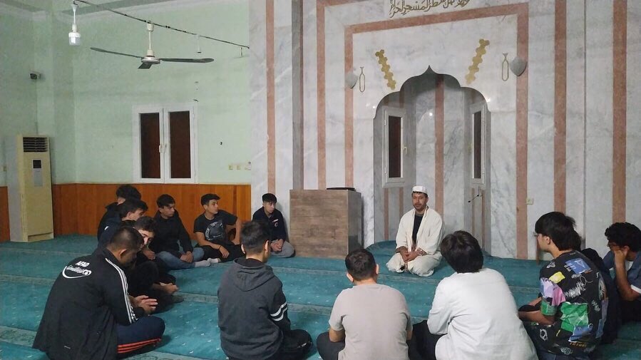 Sakider01's tweet photo. #Sakider lise erkek gurubu ile bu hafta etkinliğmizi camide yaptık. Vakit namazlarının ardından ilim öğrenmenin önemi üzerine konuştuk ve oyunlar oynadık. https://t.co/NLRBciUgKB