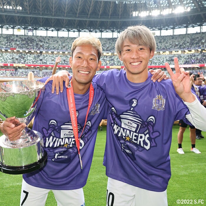 🟣2022JリーグYBCルヴァンカップ優勝記念グッズ🐻🌟 🏆優勝記念Tシャツ