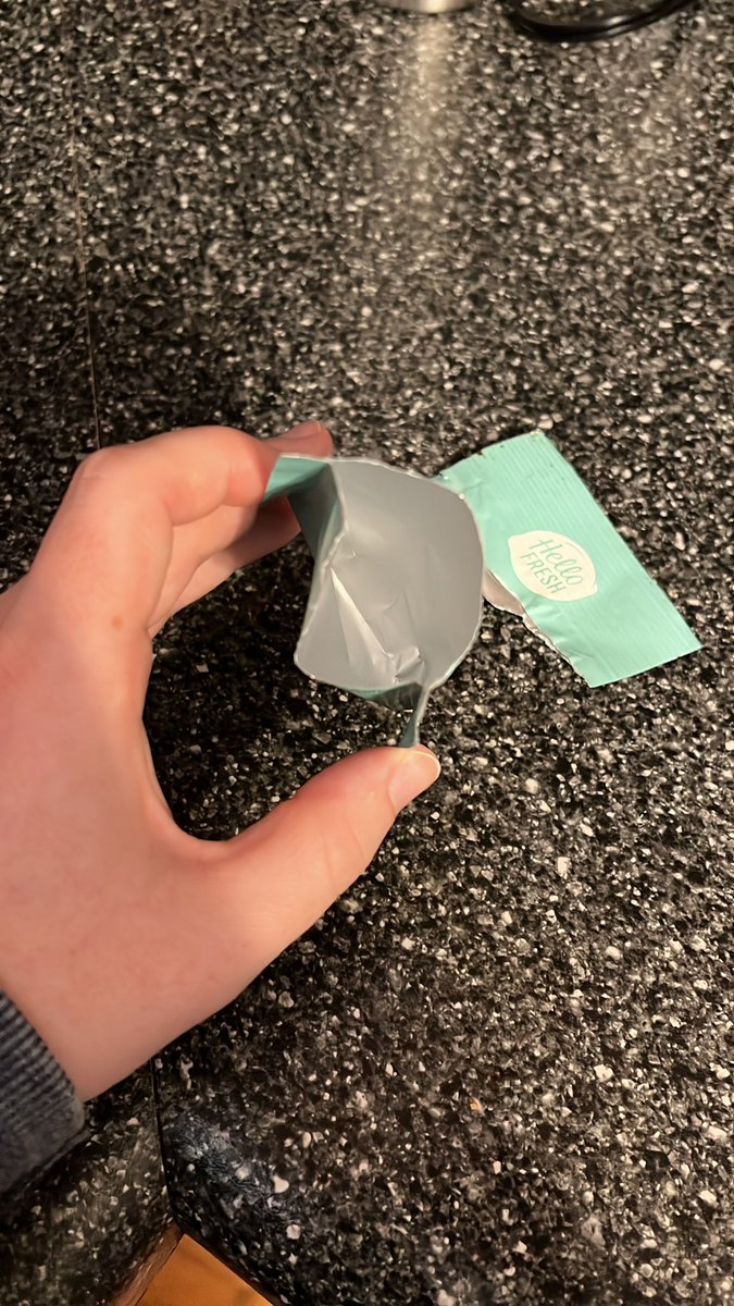 Lo_Deyo's tweet photo. @HelloFresh strangest thing… we went to make our meal last night and southwest spice blend packet was completely empty?! 🧐 https://t.co/EnQZdXETFf
