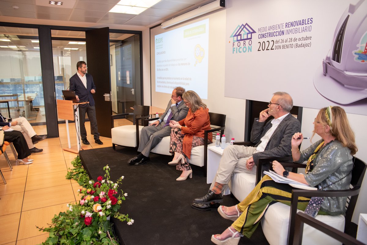 FiconFeval's tweet image. Segunda Jornada de Foro Ficón en @FEVAL_ en #DonBenito.
Mesas Redondas, charlas, curso y comida networking. 🔝
Echa un vistazo al programa de mañana, 28 de octubre.  ⬇️⬇️
feval.com/ficon/programa/
Te esperamos!!
#Feval #foroficon #FeriasExtremadura #Construcción