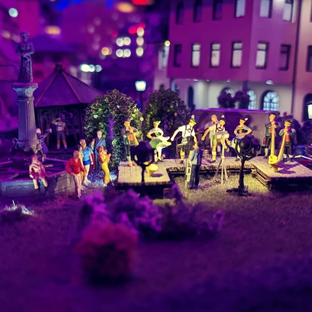 TBmakes's tweet photo. Visited this amazing miniature wonderland in Hamburg, Germany.  The detail was fantastic.  My Father would have loved it!  There were amazing model trains running through the entire display! 
.
.
.
.
.
#hamburg #germany🇩🇪 #canadianintheuk #modeltrain #mi… https://t.co/4PY9l7IZTi https://t.co/PQFRcAVXz0