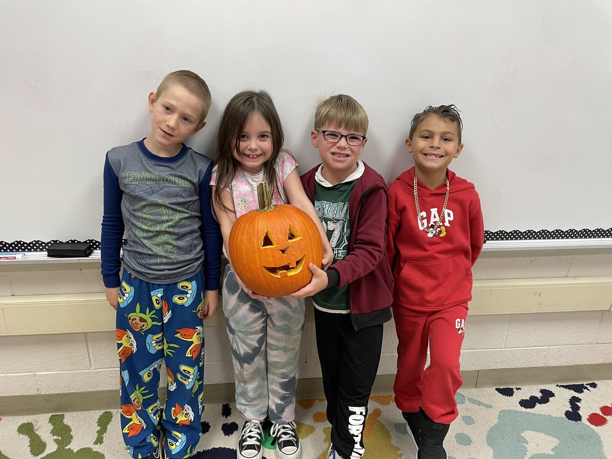 CR_Kschley's tweet photo. Halloween is coming ‼️These firsties had the best time carving their very own pumpkins! While working in groups, students were able to scoop and count the seeds and weigh and measure their pumpkin! 🎃 #teamworkmakesthedreamwork #teamdoyle https://t.co/4M5ctDgbhq