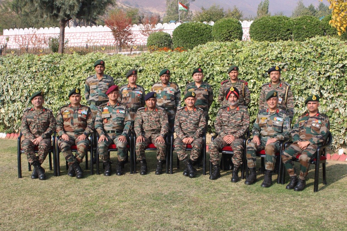 DDNewsGujarati's tweet photo. 🔹જનરલ મનોજ પાંડે COAS હેડક્વાર્ટર #VictorForce ની મુલાકાત લીધી અને ઓપરેશન�� સજ્જતા અને સુરક્ષા પરિસ્થિતિની સમીક્ષા કરી
🔹COAS એ અધિકારીઓ અને કર્મચારીઓ સાથે વાતચીત કરી અને તેમની વ્યાવસાયિકતા અને ફરજ પ્રત્યેના સમર્પણ માટે તેમની પ્રશંસા કરી
@adgpi https://t.co/dtDZjxDQsL