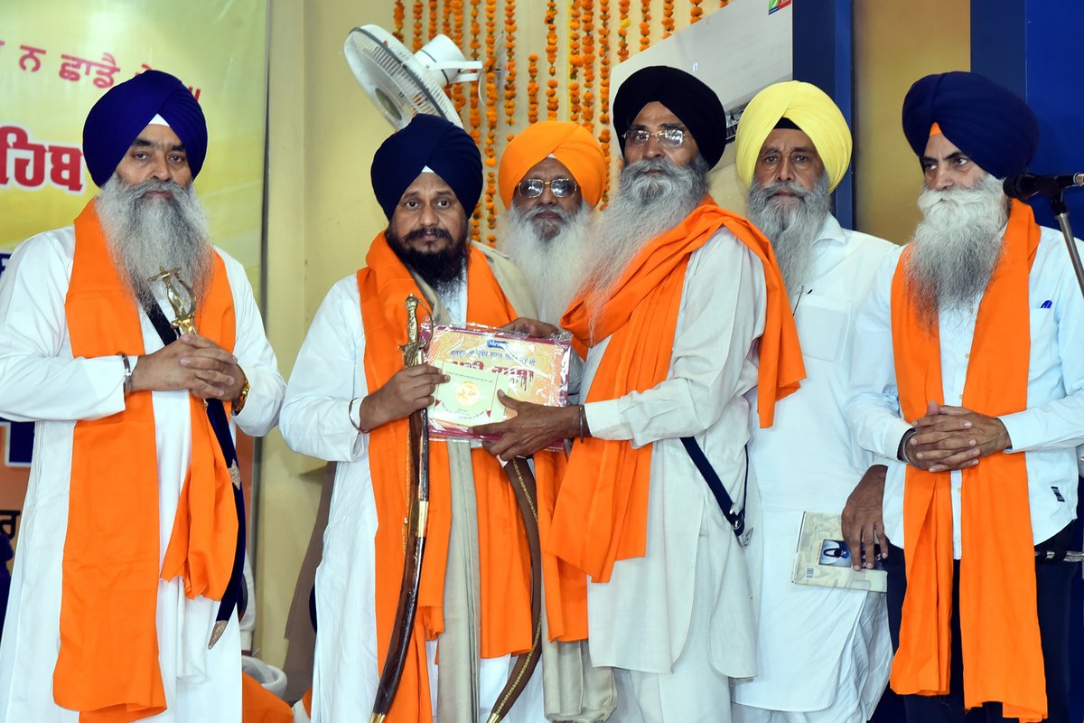 SGPCAmritsar's tweet photo. Need to be careful of people working at behest of governments to weaken Sikh institutions: S. Sukhbir Singh Badal @officeofssbadal
Read full: https://t.co/oEVn4OV0fd
#SakaSriPanjaSahib #100YearCentenary #Centenary #PanjaSahib #SGPCPressNote #SriDarbarSahib #Amritsar https://t.co/mnIrVBEwyF