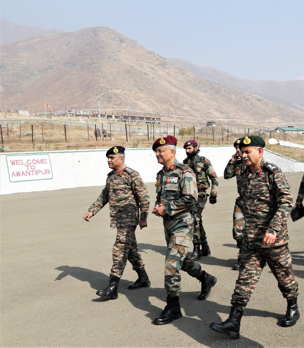 DDNewsGujarati's tweet photo. 🔹જનરલ મનોજ પાંડે COAS હેડક્વાર્ટર #VictorForce ની મુલાકાત લીધી અને ઓપરેશન�� સજ્જતા અને સુરક્ષા પરિસ્થિતિની સમીક્ષા કરી
🔹COAS એ અધિકારીઓ અને કર્મચારીઓ સાથે વાતચીત કરી અને તેમની વ્યાવસાયિકતા અને ફરજ પ્રત્યેના સમર્પણ માટે તેમની પ્રશંસા કરી
@adgpi https://t.co/dtDZjxDQsL
