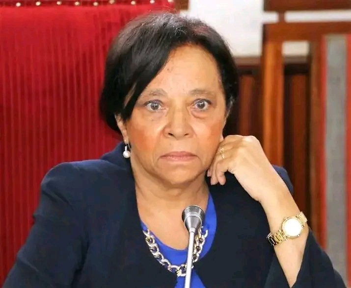 Jean-Pierre OUABOUE, vice président de la Cour Constitutionnelle devient le nouveau président de cette haute juridiction du pays. La passation de service a eu lieu ce jeudi à Bangui en l'absence de Danielle Darlan, présidente sortante. @FmGuira <a href="/vianney_ingasso/">Vianney Ingasso</a> <a href="/fridolinngoulou/">Fridolin Ngoulou</a>