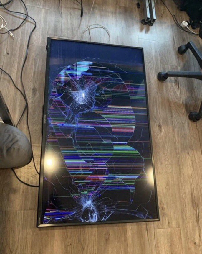 Mind_Spoiler1's tweet photo. @iamamirofficial I just smashed my TV infront of 40 guests at my party because of Pakistan. This game has ruined my dream, my life, and my party. I can’t handle this anymore. Goodbye. I am no longer a Pakistani fan. https://t.co/oSZyucifHR