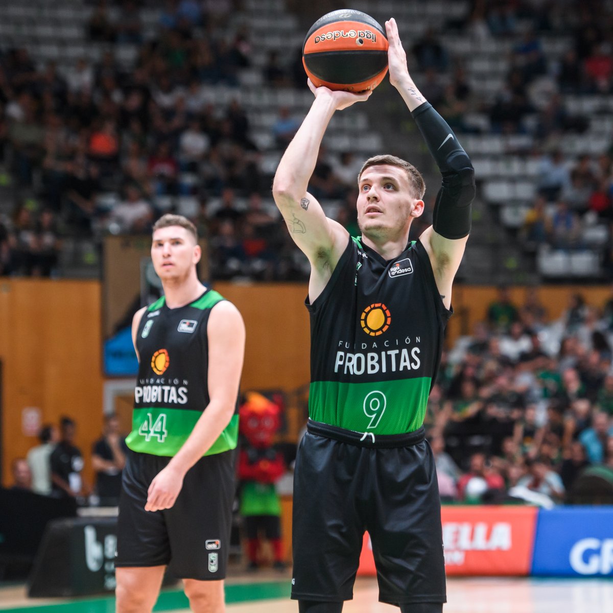 🤩 Sorteig d'una llotja pista de la mà del nostre patrocinador <a href="/FProbitas/">Fundación Probitas</a>

💥 Gaudeix del partit contra el <a href="/CasademontZGZ/">Casademont Zaragoza</a> (29/10, 20:45h) a peu de pista!

👉 Heu de fer like i RT al post, comentar-lo i seguir-nos a les XXSS del Club i de Probitas. Molta sort!

#BadalonaÉsFutur