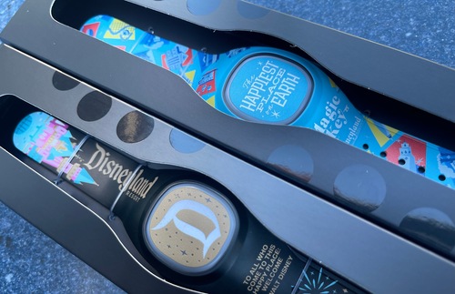 Frommers's tweet photo. As of yesterday, #MagicBands are now available at #Disneyland.
But are they worth the purchase?
Our #Disney expert weight in on the pros.....and the many cons:  https://t.co/EopSjO62GL
#Disneylife https://t.co/mP8hvteyd7