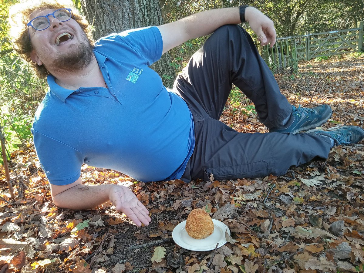 Alex was ever so pleased to get the last Scotch egg today. We call this pose 'Autumn Joy' Luckily the cafe has more ready for tomorrow @RSPBEngland @jazzy_jeff44