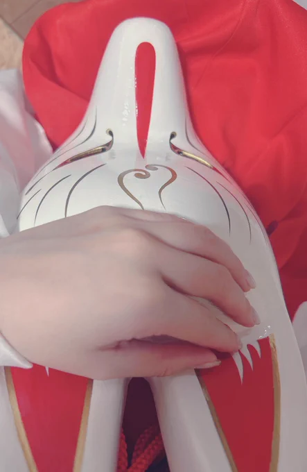 これは審神者になりたくてした宅コスのようなもの狐ちゃん可愛いそして久方ぶりに巫女服に袖を通した気がするエモい写真撮れなかった……自撮り下手くそなんだな 