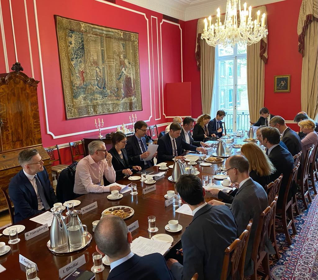 Sustainable Finance will be crucial to achieve net zero. To strengthen closer cooperation between 🇩🇪, 🇬🇧 & within #G7, Ambassador Berger & @BMF_Bund's Parliamentary State Secretary @florian_toncar hosted in London the 1st of several global outreach events with high-level experts.