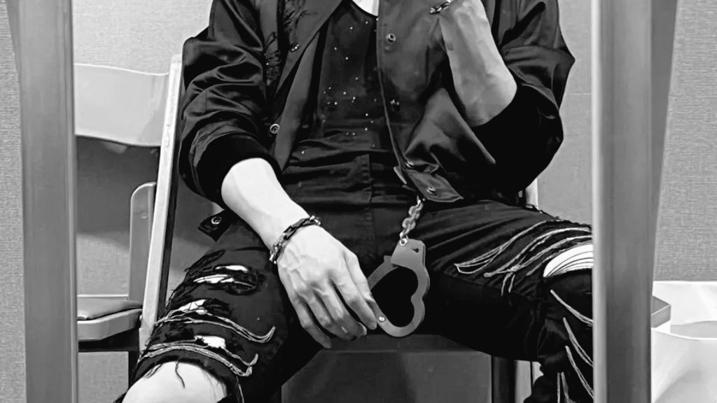 SPACE4RTS's tweet image. ㅤㅤㅤ    
ㅤㅤㅤ     ( 𝒚 )'ou. gō bɑck to h𝒆r,
ㅤㅤㅤ    ɑnd ı go ./'𝐁ɑck to 𝐁lɑck.
ㅤㅤㅤ