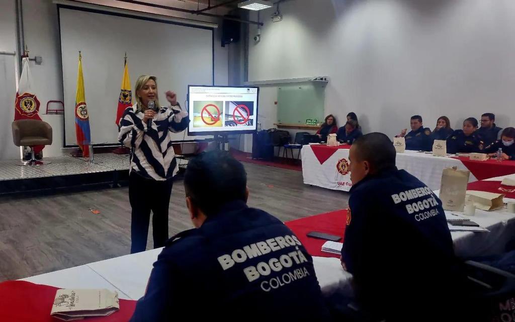 indeansas's tweet photo. Iniciamos Capacitación hoy en @BomberosBogota, sobre Sistemas de rociadores, conceptos básicos, normatividad, y muchos más. Alianza RED DE ESPECIALISTAS  @rededeespecial1  e @indeansas . 

Agradecemos @deboraarjona y a @diegomorenopso2019, por la labor realizada. https://t.co/n8UlYlYXYa