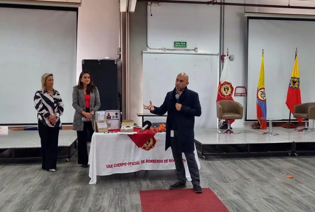 indeansas's tweet photo. Iniciamos Capacitación hoy en @BomberosBogota, sobre Sistemas de rociadores, conceptos básicos, normatividad, y muchos más. Alianza RED DE ESPECIALISTAS  @rededeespecial1  e @indeansas . 

Agradecemos @deboraarjona y a @diegomorenopso2019, por la labor realizada. https://t.co/n8UlYlYXYa