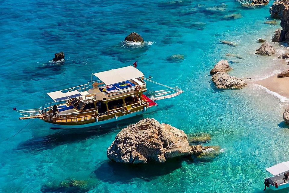 TravelleyUk's tweet photo. This beautiful island is just waiting for you to explore it; it gets its name from the freshwater sources it has.

#travel #holiday #holidays #honeymoon #honeymoontime #honeymoontra #holidayseason #thailand #bangkokthailand #bangkoklife #visitthailand #bangkoktrip @Tavelleyuk https://t.co/rzgii5nRvQ