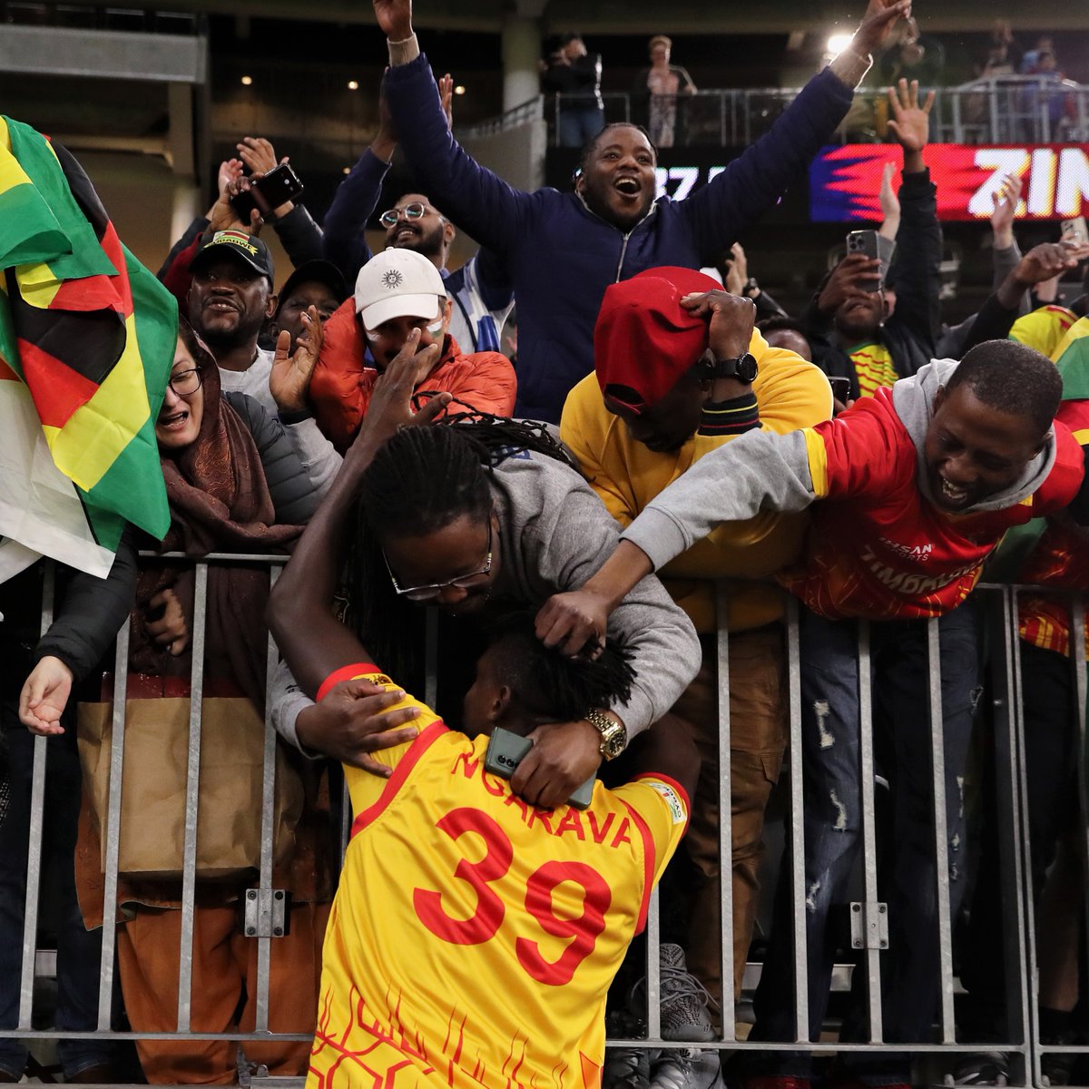 ICC's tweet photo. One for the history books 👏

Iconic moments captured after Zimbabwe's astonishing one-run win against Pakistan.

#T20WorldCup #PAKvZIM https://t.co/7Pr8XCbrpz