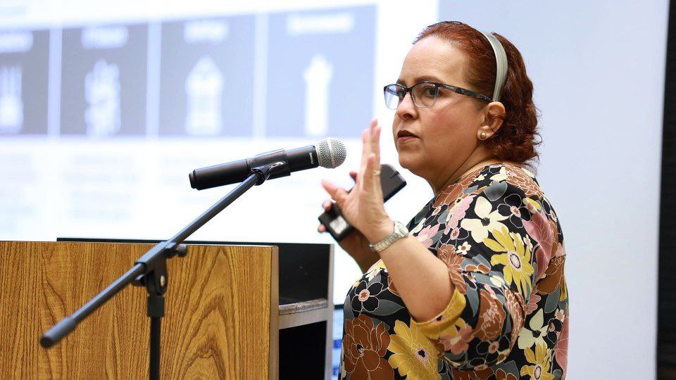 EnergiaNEPR's tweet photo. 🔖 La comisionada del #NEPR, Lillian Mateo detalló hoy el proceso para lograr la transformación energética en PR en el conversatorio celebrado en la Universidad Interamericana, recinto de #Bayamón. https://t.co/1rrSUSmXFk