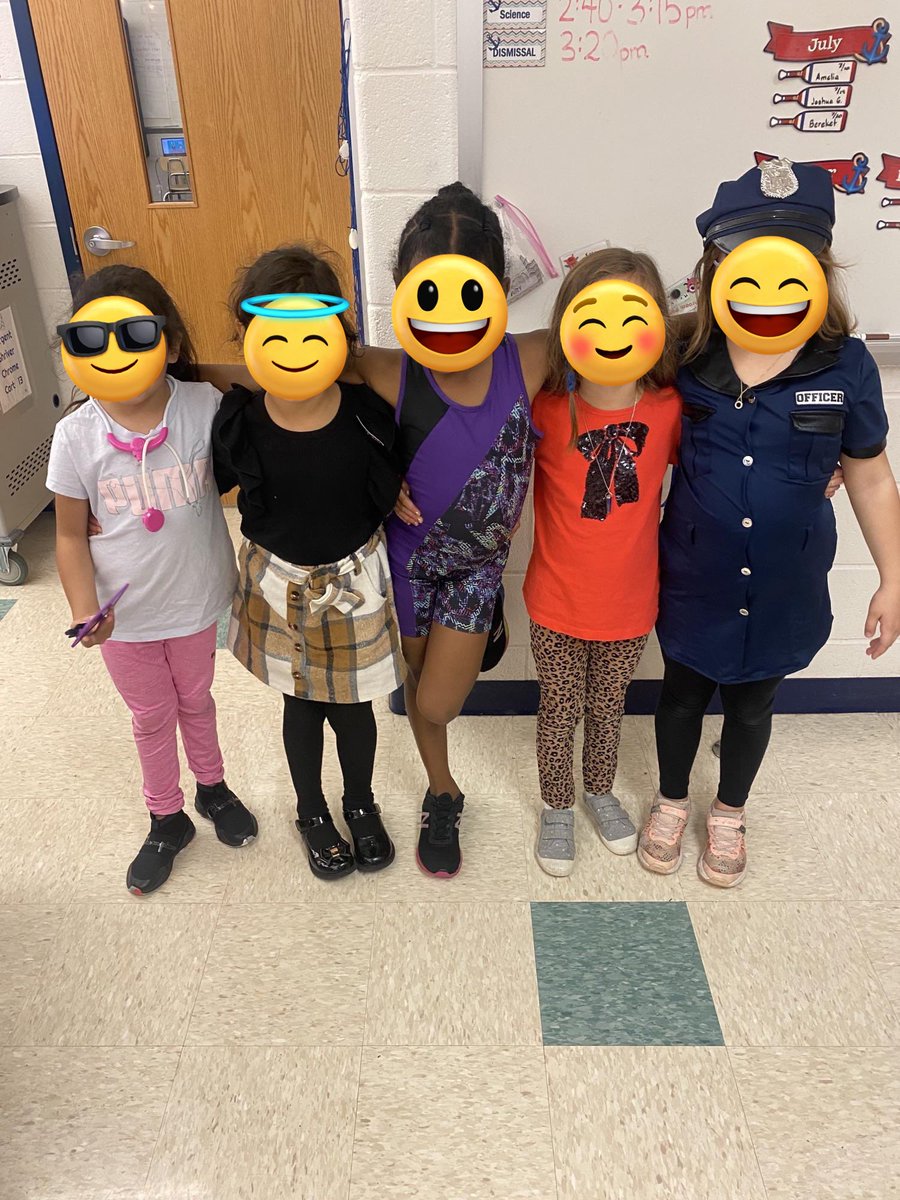 ShriverCSL's tweet photo. Our students are the future! Check out all the amazing careers are students dress as! #Fallspiritweek #Communityschool @ShriverES https://t.co/Ed1gA9XskD