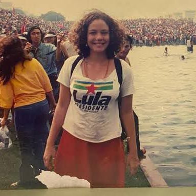 leandraleal's tweet photo. Parabéns para o presidente @LulaOficial! Não canso de agradecer pela sua força, amor e coragem que nos fazem lutar e sonhar por um país mais justo. Eu te desejo muita saúde, força, sabedoria, alegria e amor. Seu presente será o nosso: um futuro de construção com união e paz. https://t.co/ykuiIeS6K8