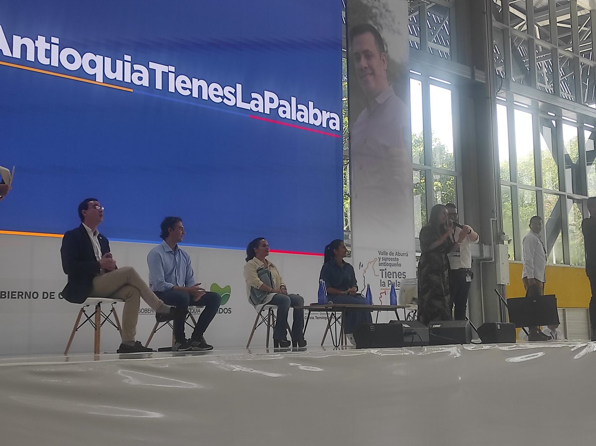 mesumocolombia's tweet photo. Estamos en #AntioquiaTienesLaPalabra en Medellín entregando propuestas para la inclusion de la población venezolana en en el PND. https://t.co/5f8ULeSyvs