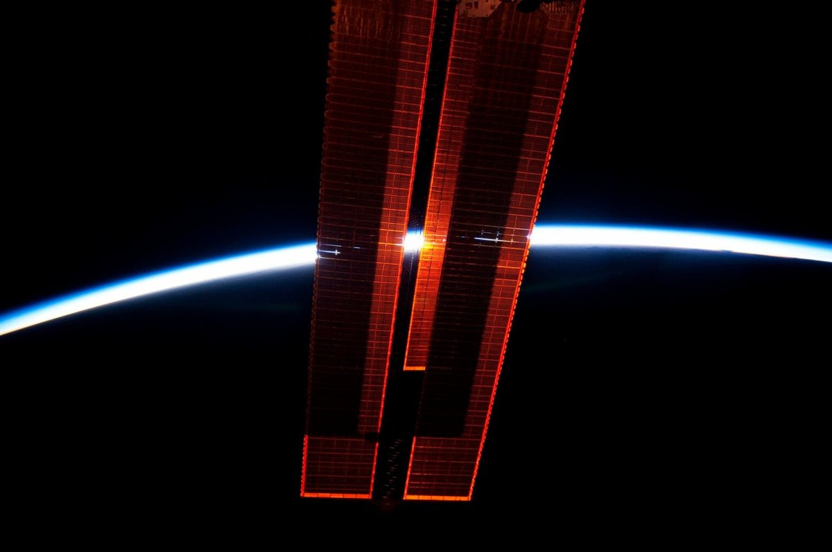 Sun setting behind the @Space_Station solar panels. The sheet Kapton substrate for the thousands of individual solar cells produces the deep red-orange glow when illuminated at the proper sun angles. Captured with Nikon D3s, 24mm f1.4 lens, f8, 200th sec, ISO 800.