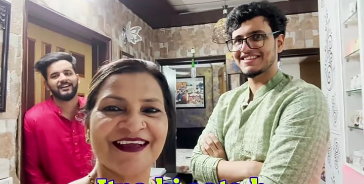 triggerediamond's tweet photo. Qtttssss🤍🧿
How are you sab badiya na take care of yourself and stay hydrated bass khush raho muskurate raho🫂❤️ @TriggeredInsaan  andd Kisika birthday aara hai i am soo sooo excited 👀❤️ https://t.co/MlFMNi5RNi