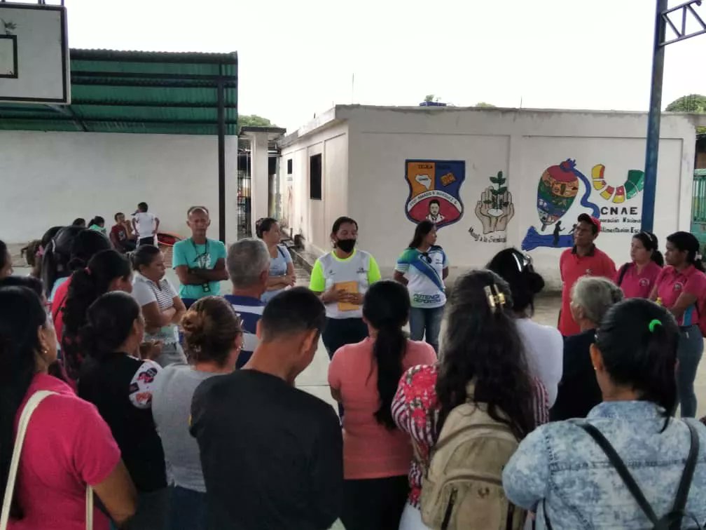 Indeport_'s tweet photo. Más de 90 personas entre niño y adultos recibieron el taller de formación de valores en la escuela "Amadio Márquez" en el barrio Santa María de #Guanare.
Seguimos en la ruta de este maravilloso proyecto para el fortalecimiento de los valores. https://t.co/7VIFP5f9SB