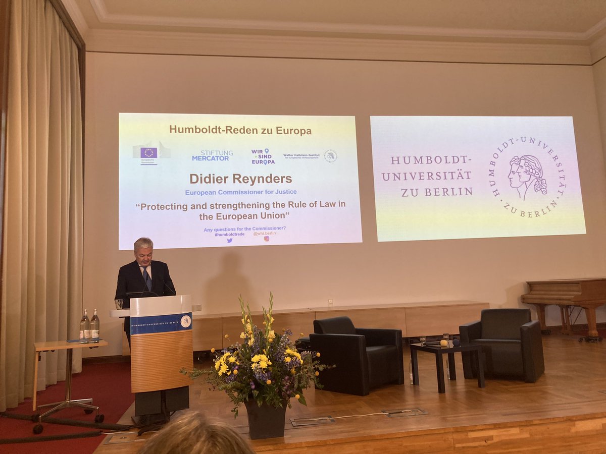 The rule of law is not negotiable, it is not a compromise - it is a joint responsibility of all of us: politicians, civil society, media, academics and students. @HumboldtUni @dreynders #humboldtrede