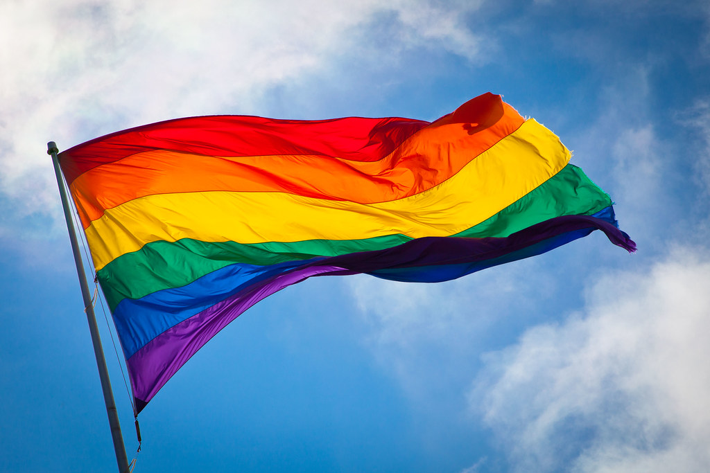 Die Premierministerin @Elisabeth_Borne hatte sich für die Nominierung eines LGBT-Botschafters ausgesprochen.🏳️‍🌈 Gestern ernannte der Ministerrat Jean-Marc Berthon für dieses Amt, auf Vorschlag der Ministerin für Europa und auswärtige Angelegenheiten @MinColonna.