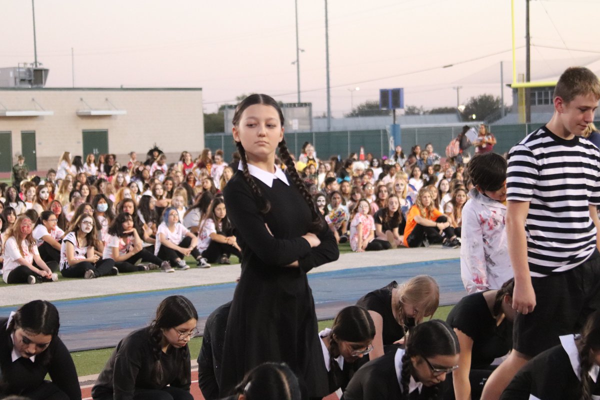 NISD's tweet photo. It was a "Thrill-A-Mill" the last 2 evenings at Gus Stadium as hundreds of MS dance/theater students performed to bring awareness &amp; play an active role in fighting hunger in SA &amp; Bexar County. Canned foods donated benefitted @safoodbank https://t.co/aVdbNE5MCg