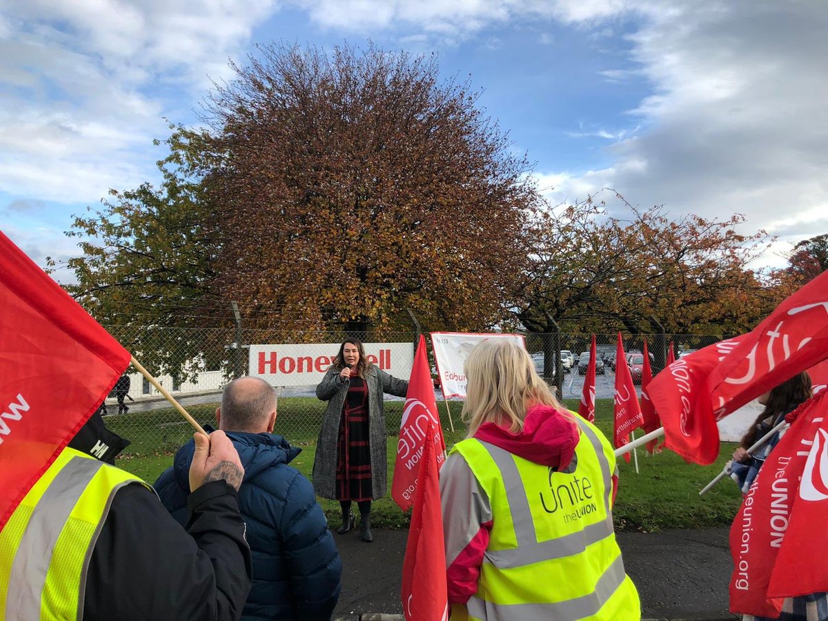 SupportStrike's tweet photo. 🚨DEMO DAY📢

Honeywell, don’t ease drop by the window. Talk to your staff who you are trying to force to accept a 0% pay rise. 

!SUPPORT THEM!
https://t.co/1NBsfmhvM0 https://t.co/lPtTZbbIQB