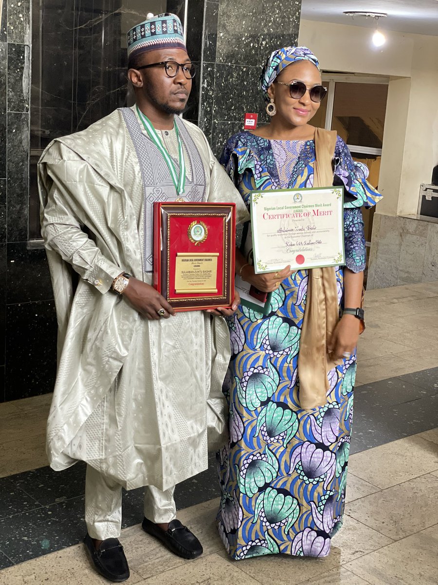 drfatima84's tweet photo. Earlier today my brother received the Nigerian LG Chairmen Merit Award for an outstanding performance &amp; quality leadership. This wld not have been possible without the mentorship &amp; support of our gov. @elrufai. In less than 365days in office his achievements is unprecedented https://t.co/ipUi3hIYUX
