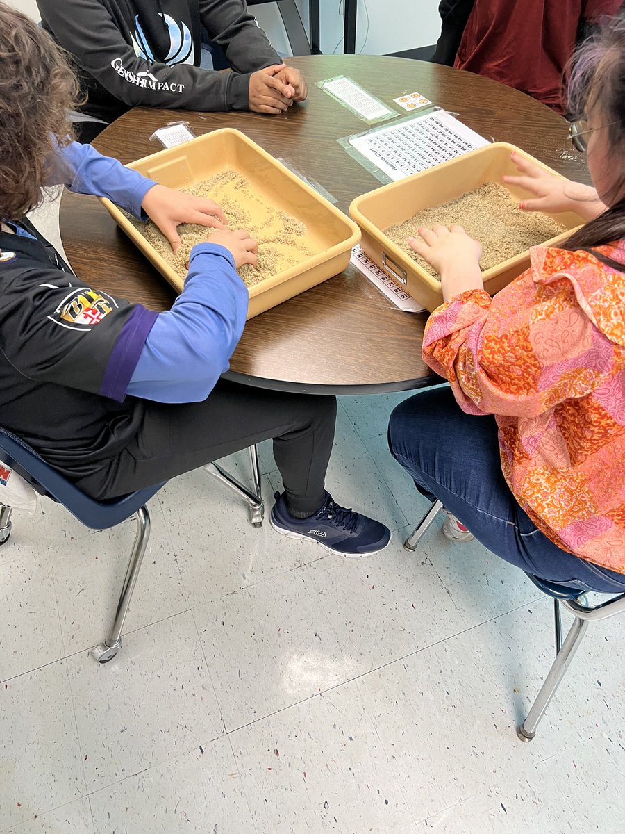 QuinnWi26055401's tweet photo. Science day!  Learning about deserts with hands on activity!  #pats #science #desert #nolimits @GretaHarrison18 @IveyScience @PATSTJHigh1 https://t.co/bz4xvQfAXV
