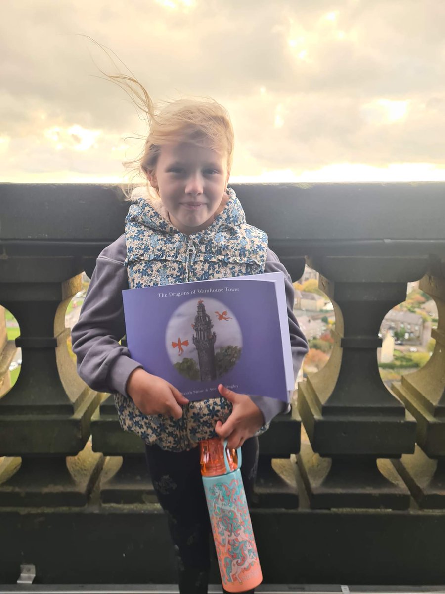 This lovely little girl Gabbie, read our book at the top of the tower! How atmospheric is that ♥️📖🐉