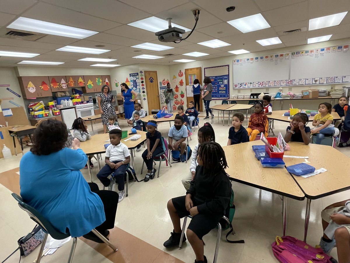 CSCBroward's tweet photo. Its Broward: Read for the Record Day! We’re reading Nigel and the Moon written by @antwan_eady in schools all throughout Broward County. #BrowardReads #ReadfortheRecord https://t.co/LFABLvcH6v